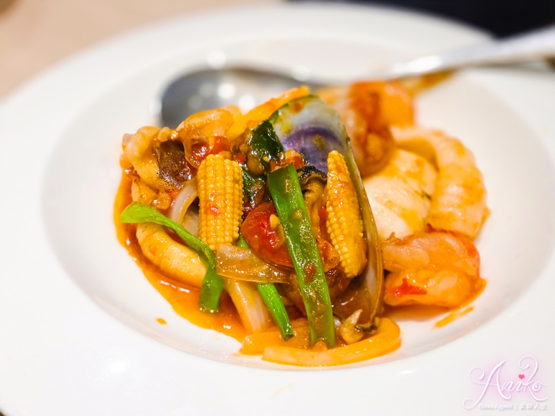 【台北美食】泰集微風信義店。台北泰式料理推薦！單點、吃到飽雙模式，信義區最美泰式餐廳