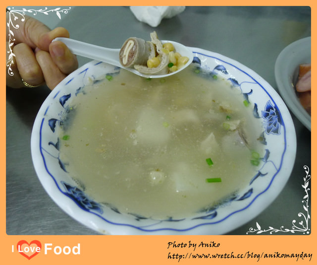 【台南美食】阿龍香腸熟肉。保安路超人氣美食～80年老店愛吃什麼切什麼