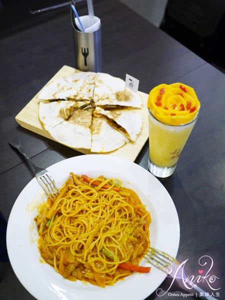 【台中美食】橋．咖啡Bridge Cafe’。一中商圈輕食餐廳～夏季限定芒果花兒特調好吸睛