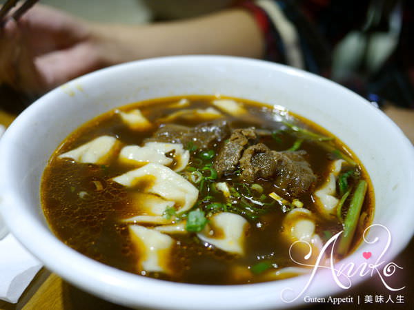 【新竹美食】段純貞牛肉麵。四川麻香人氣牛肉麵～肉大塊滿意！