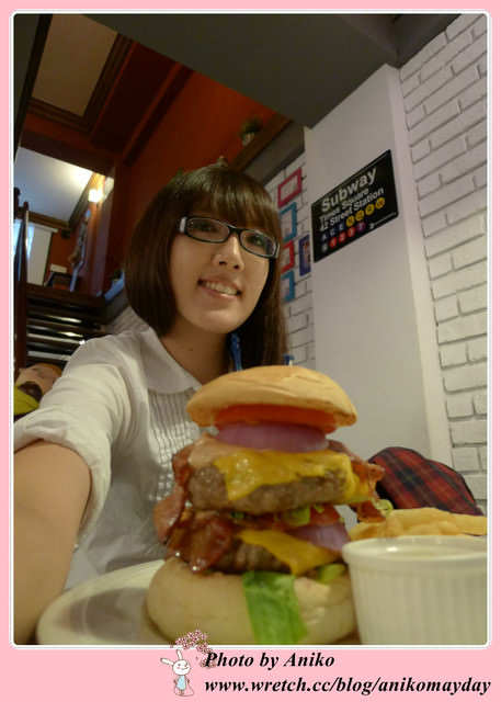 【台北美食】Cozi Burger 可喜漢堡。挑戰你嘴巴大小的極限～經典雙層堡