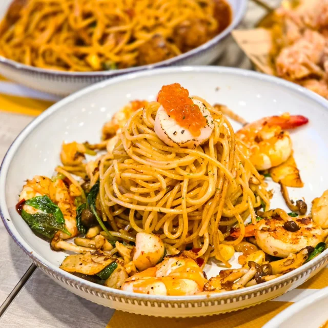 小巨蛋附近的創意義大利麵🍝與炸雞🐔，種類豐富用餐環境明亮舒適，無論你喜歡清炒、紅醬、奶油和南瓜醬義大利麵，看演唱會前來吃飽飽🤤，再絲滑進場，推推 👍🏻👍🏻👍🏻
#艾妮可吃台北
📌金叉子義廚
🏠台北市松山區敦化北路155巷91號
☎️02-27125008
🈺️11:30~21:00
#金叉子義廚 #台北美食 #台北必吃 #松山美食 #松山必吃 #仁愛路美食 #小巨蛋 #小巨蛋美食 #台北義大利麵 #義大利麵 #taipeifood #food #likeforlike #like4like #instagood #instadaily #instafood #美食 #foodie #yummy #igspot #popdaily #popyummy #bistro