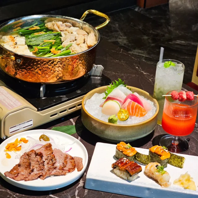 #桃園新開幕居酒屋 #白天營業到半夜
桃園藝文特區旁全新開幕日式居酒屋🍶，海鮮新鮮🦑串燒壽司🍣超美味，還有少見的牛腸鍋🐮，中午營業到半夜，店內氣氛優雅舒服✨️是桃園聚餐小酌時的好去處🍻
#艾妮可吃桃園
📌麓島居酒聚場
🏠桃園市桃園區南平路296號
☎️03-3566881
🈺11:00~00:00
#麓島居酒聚場 #桃園美食 #桃園必吃 #居酒屋 #桃園居酒屋 #居酒屋推薦 #izakaya #taoyuanfood #food #instagood #instadaily #美食 #foodie #yummy #igspot #popdaily #popyummy #yummyday